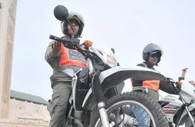 إلى اللصوص الذين يستعملون الدراجات النارية في كازا.. البوليس حاضيكم هاد الأيام