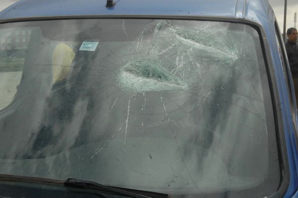 ظاهرة جديدة في كازا.. تكسير زجاج السيارات (صور)