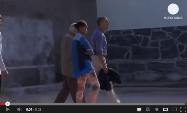 بالفيديو.. أوباما يزور زنزانة مانديلا
