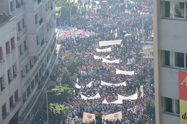 الديربي النقابي.. شعارات كروية وآلاف المشاركين وسوء التنظيم