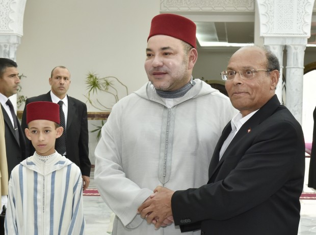 الخلاف المزعوم بين الملك والرئيس التونسي.. بلاغ للقصر يصف الخبر بأنه سخيف تداولته صحافة ذات نية مبيتة
