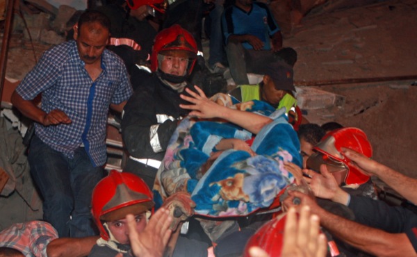 كارثة انهيار 3 مبان في كازا.. العثور على ضحية ثالثة ودفن قتيلين اليوم