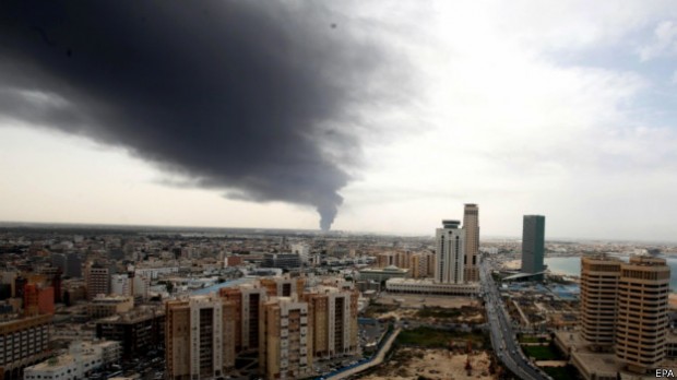 الخطر القادم من ليبيا.. طائرات مجهولة تقصف العاصمة الليبية طرابلس