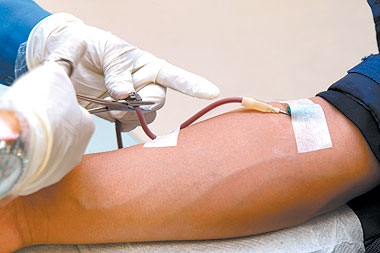 حملة التبرع بالدم.. الهدف 16 ألف كيس دم