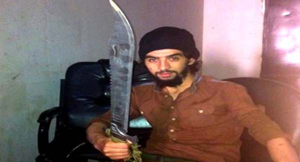 محمد حمدوش الملقب بـ”كوكيتو”.. هذا هو المغربي قاطع الرؤوس في داعش (صور)