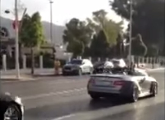 بالفيديو.. الملك يتجول بسياراته في تطوان