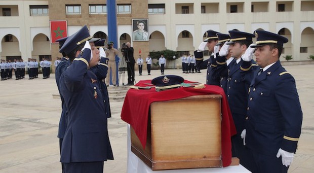 بالصور.. جنازة عسكرية للملازم الطيار ياسين بحتي