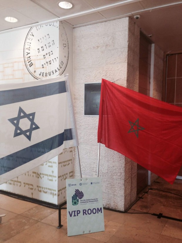 منير كجي يواصل “الاستفزاز”.. علم المغرب مع راية إسرائيل!!