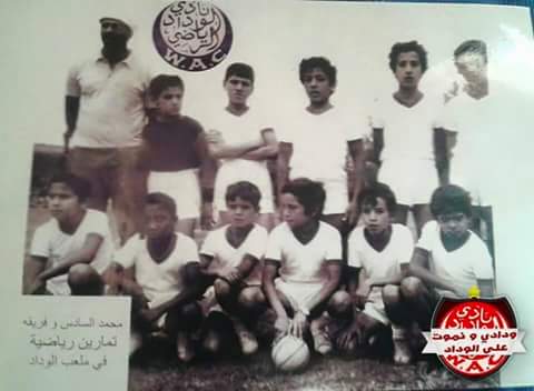 صورة من الأرشيف.. الملك محمد السادس في ملعب الوداد