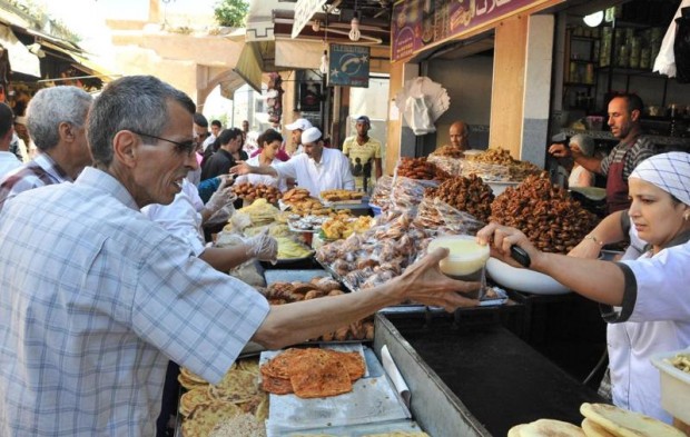 المغاربة في رمضان.. تدين أكثر وعمل ونوم أقل
