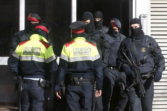 بتعاون مع المغرب..  توقيف إسباني يبحث عن النساء لداعش
