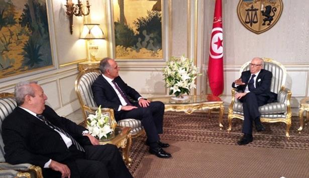 تونس.. قايد السبسي يستقبل مزوار