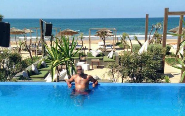 موقع الكتروني فرنسي: محكوم بـ 10 سنوات سجنا يقضي عطلته في المغرب