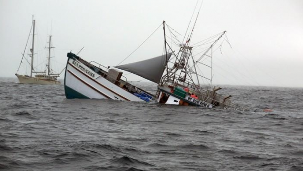 الداخلة.. فقدان قارب صيد وعلى متنه 13 صيادا بسبب عاصفة