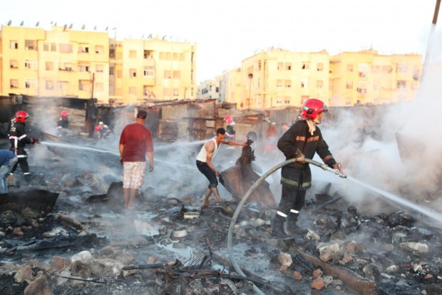 كازا.. حريق في سوق عشوائي (صور)