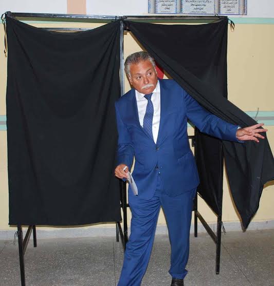 ألبوم الانتخابات.. نبيل بنعبد الله في مكتب التصويت
