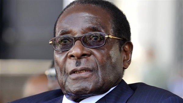 نوادر إفريقية.. رئيس زيمبابوي يقرأ خطابا قديما في افتتاح البرلمان