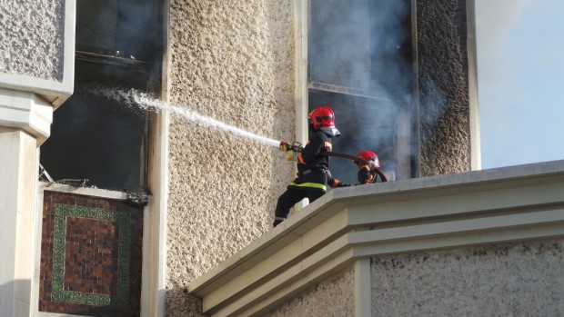 بالصور.. حريق في مبنى الضحى في الدار البيضاء