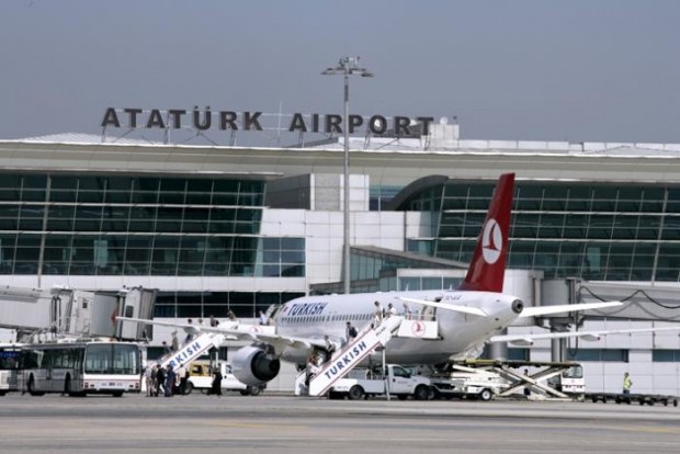 للاشتباه في انتمائهم إلى داعش.. توقيف 8 مغاربة في مطار تركي