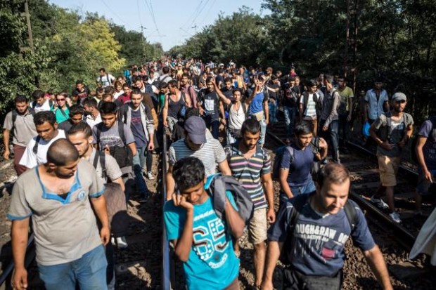 ضمنهم مغاربة.. منع لاجئين من عبور اليونان إلى ألمانيا