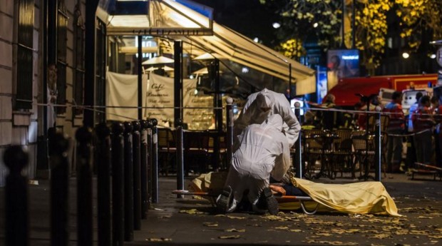 أرقام عن هجمات باريس.. 129 قتيلا و99 جريحا و6 تفجيرات و3 فرق إرهابية