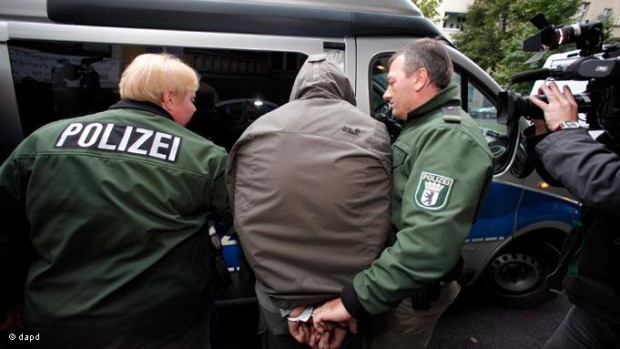 ألمانيا.. اعتقال رجل يشتبه في بيعه أسلحة لمنفذي باريس