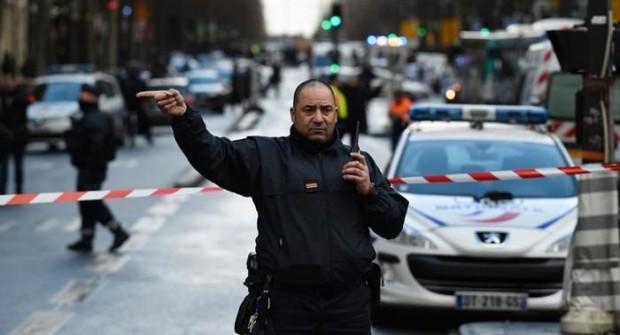 باريس.. الشرطة تقتل رجلا كان يحمل سكينا ومتفجرات