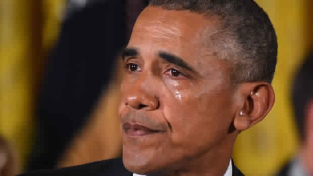 أمريكا.. أوباما يبكي في ندوة صحافية
