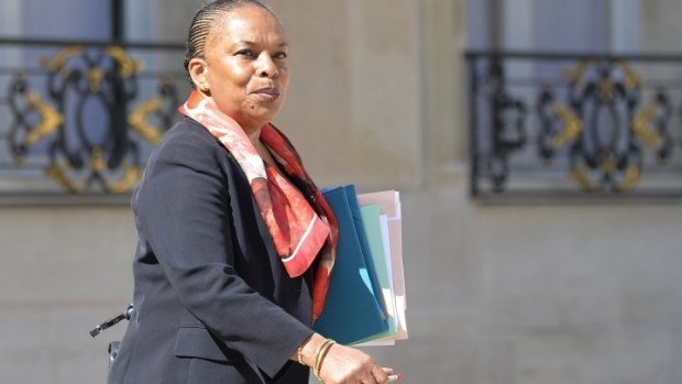 بسبب قانون سحب الجنسية.. وزيرة العدل الفرنسية تستقيل