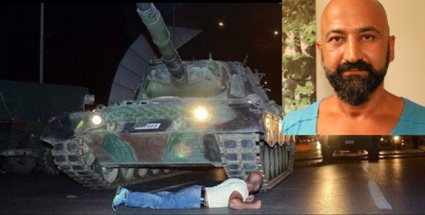 الشاب الذي استلقى أمام دبابة في تركيا: قلت لهم مروا فوق جسدي واقتلوني إذا أردتم أن تعبروا