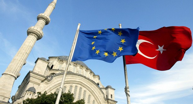 إما الإعفاء من التأشيرة أو إلغاء اتفاق الهجرة.. تركيا تهدد أوروبا