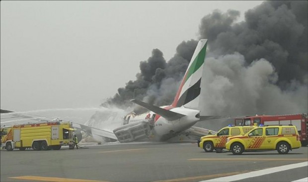 مطار دبي.. حادث أثناء هبوط طائرة