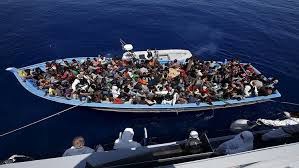 بينهم مغاربة.. إسبانيا تنقذ 50 مهاجرا في زورقين