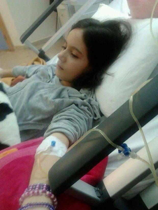 مراكش.. وصول الطفلة فاطمة رفقة شقيقاتها إلى المستشفى الجامعي (صور)