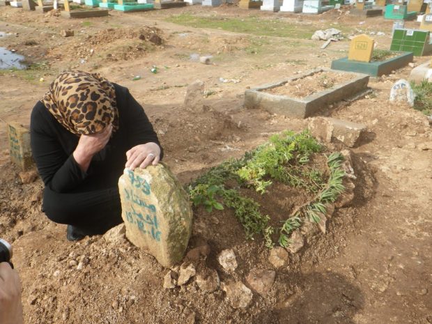 والدة المغربي الذي رحلت جثته من اليونان: أنا فقيرة ما قدرتش نجيب ولدي من تما (صور)