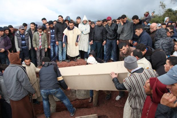جماعة تاسيفت/ إقليم شفشاون.. دفن ضحايا حادثة سير (صور)