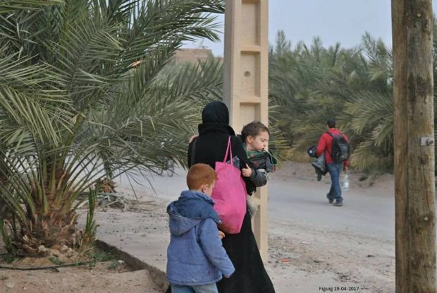 أزمة اللاجئين السورين قرب فگيگ.. لاجئة تضع مولودها في الخلاء