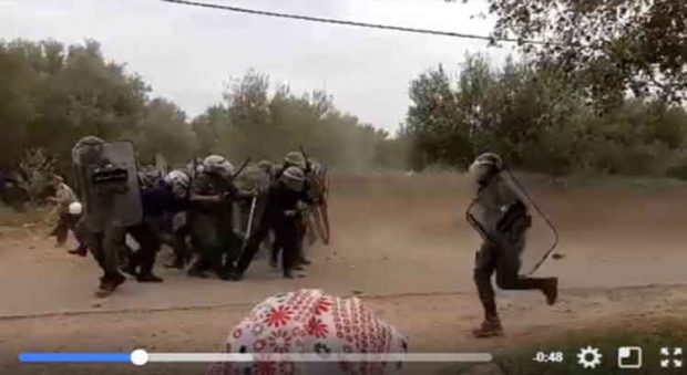 بعدما عزلته وزارة الأوقاف.. سكان دوار في قلعة سراغنة رجّعو الإمام بالقوة! (فيديو)
