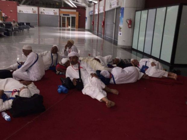بالصور.. حجاج مغاربة حاصلين في مطار وجدة أنكاد
