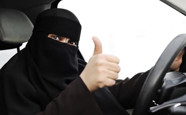 المرأة السعودية.. طلعي تسوگي الطوموبيل نزلي شكون قالها ليك!