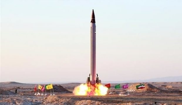 يبلغ مداه 2000 كيلومتر.. إيران تختبر صاروخا جديدا
