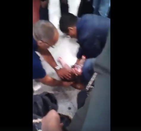 من مطار محمد الخامس.. طفل صغير يصاب بنوبة ويفقد وعيه وما كاين لا إسعاف لا طبيب (فيديو)