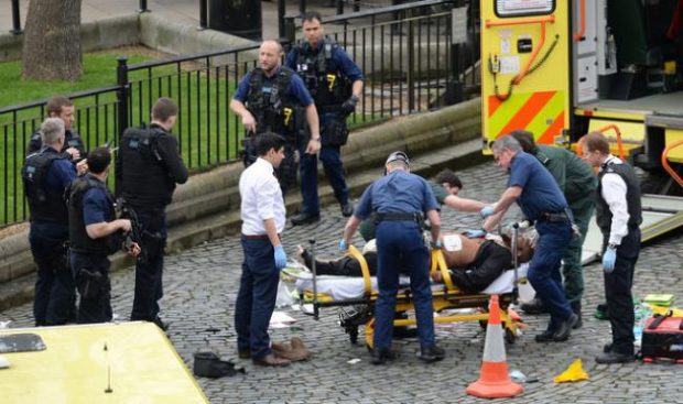 بالصور من لندن.. إصابة 18 شخصا في اعتداء في محطة مترو