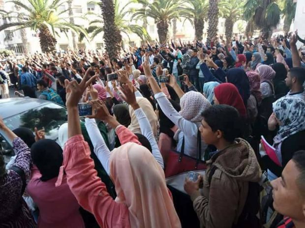 بعد اعتقال طلبة خطفوا بوليسي.. مقاطعة للدروس واحتجاجات في جامعة الجديدة (صور)