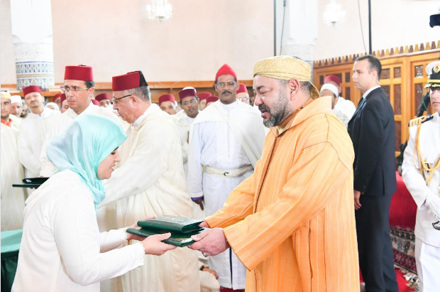 الرباط.. الملك يقدم جوائز للمتفوقات في برنامج محاربة الأمية في المساجد