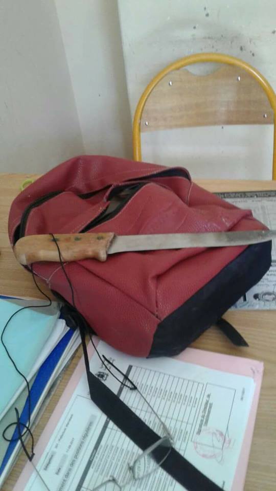مديرية التعليم في مراكش: العثور على سكين في محفظة تلميذ حدث عادي!