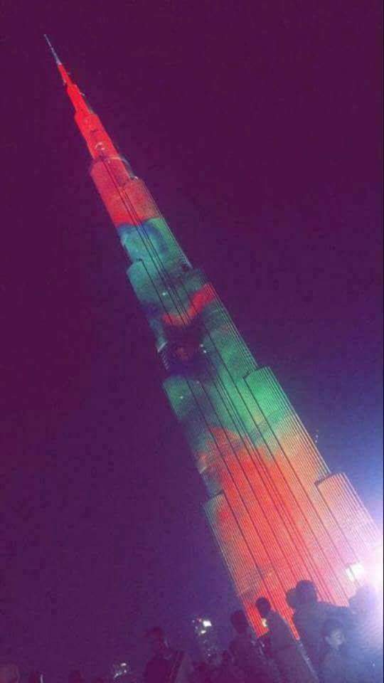 من دبي.. برج خليفة يتزين بألوان العلم المغربي