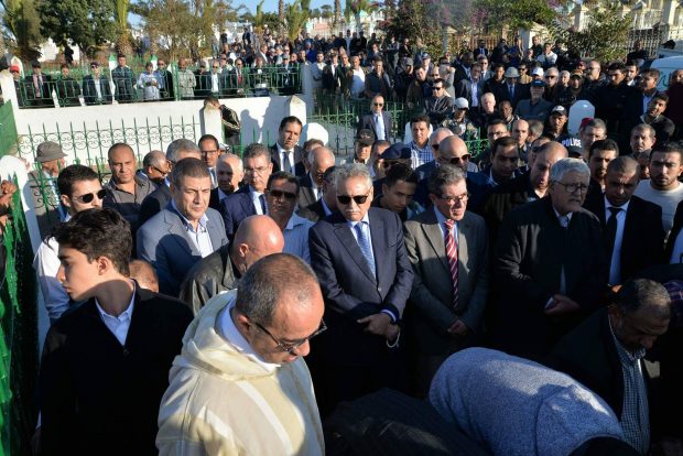 بالصور من مقبرة الرحمة/ كازا.. سياسيون وفنانون وأمنيون في جنازة بنشقرون