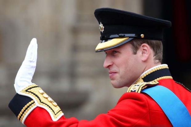 بريطانيا.. الأمير ويليام يحذر المصورين من ملاحقة طفله