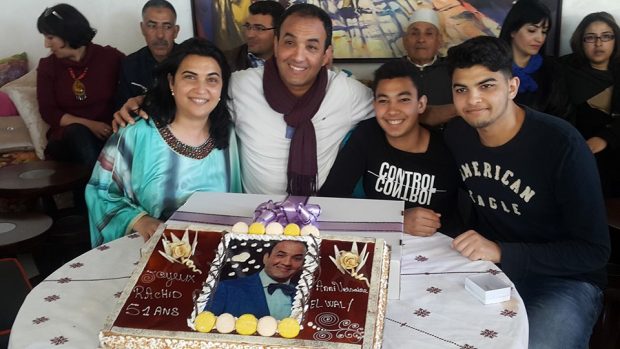 فيديو وصور.. الفنان رشيد الوالي يطفئ شمعته الـ51